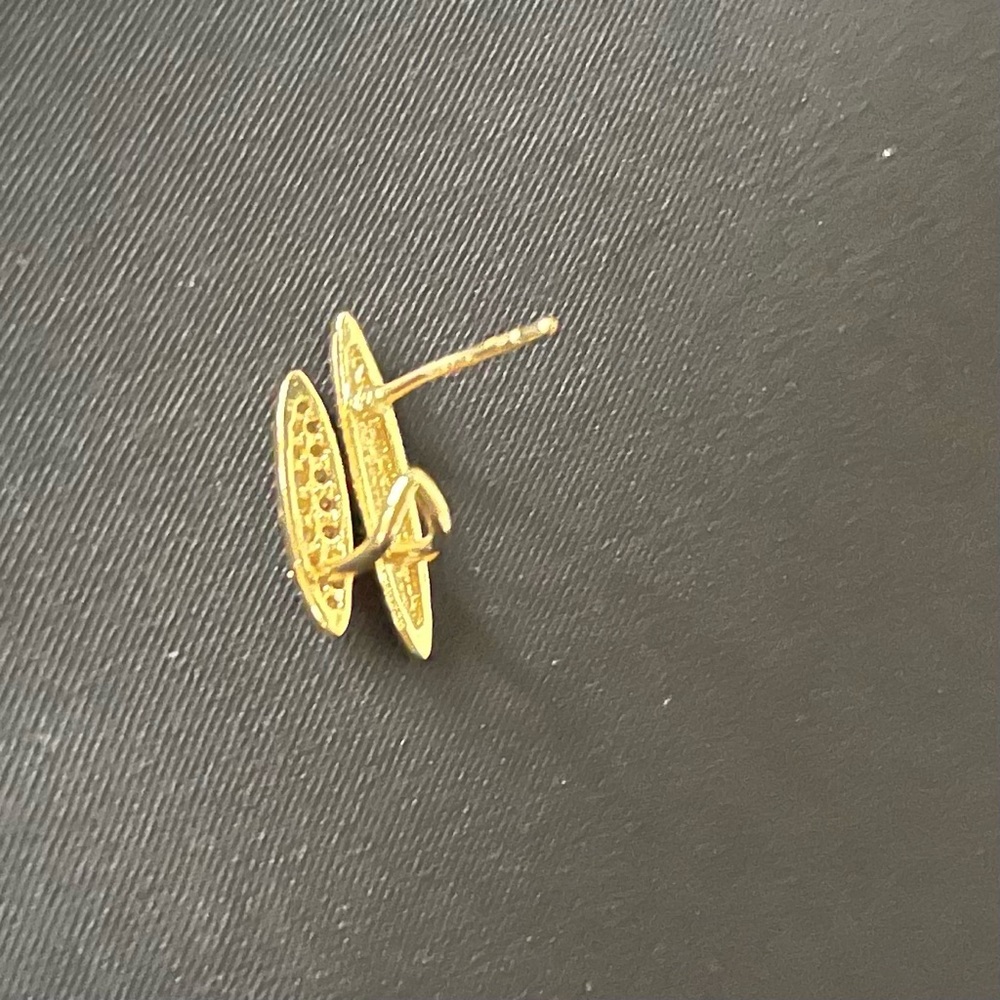 ❎ DONATED ❎ 
Cute huggie studs — gold or brass plated